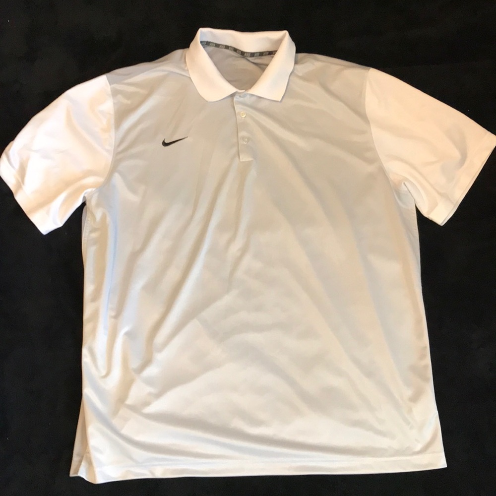 Men’s Nike shirt - short sleeve - like new